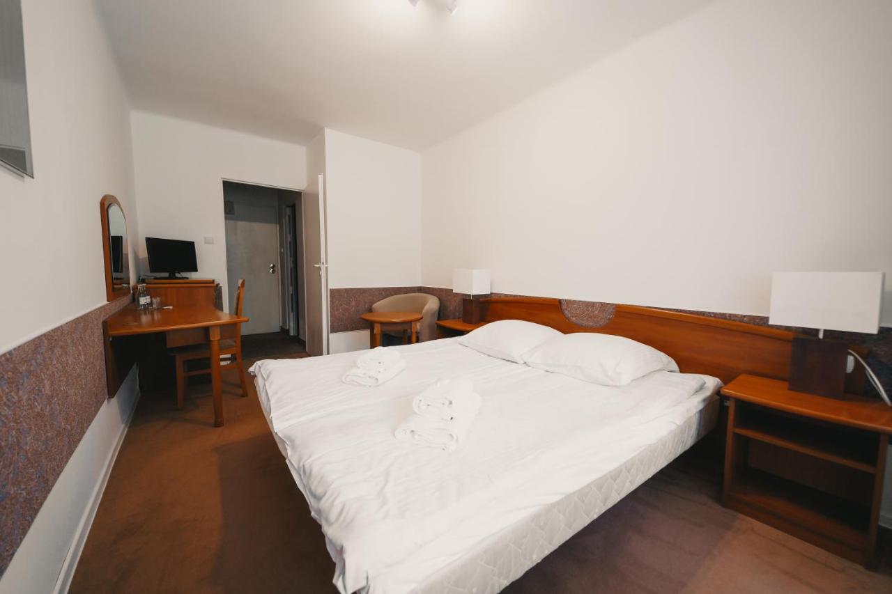 Iwonicz-Zdrój Elita Hotel & Restauracja מראה חיצוני תמונה